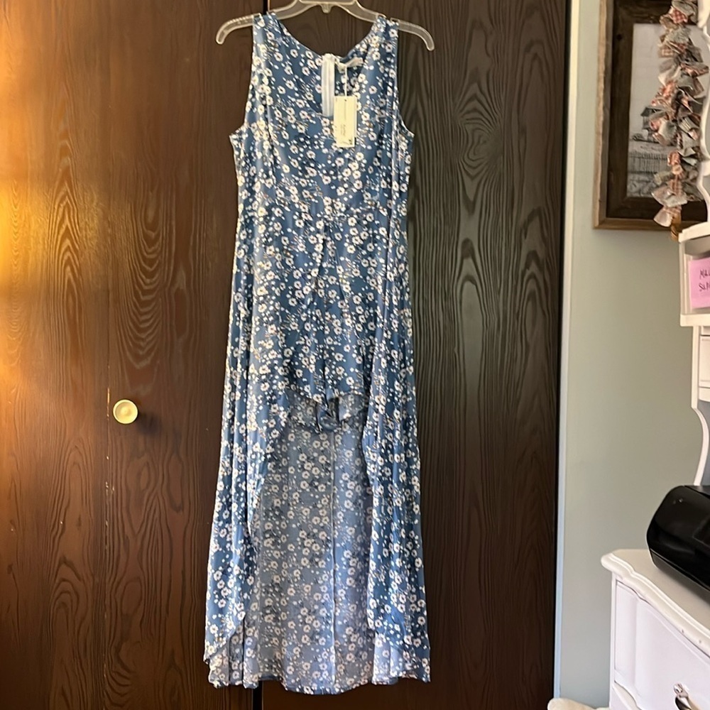KorMei blue with white flowers romper with long cover in the back. Size M. NWT.